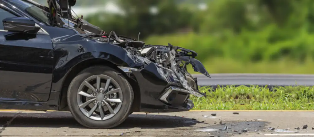 accidente de auto lesiones personales choque frontal
